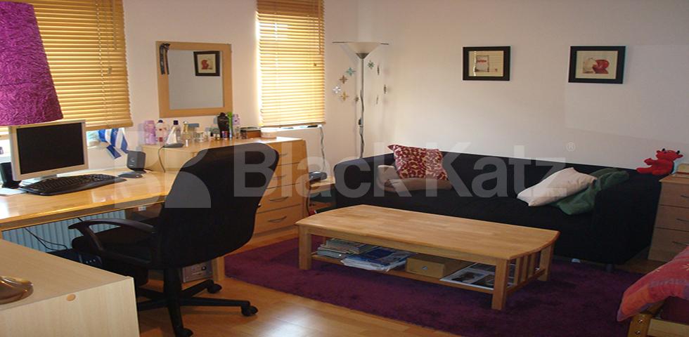 			Studio Apartment, 1 bath, 1 reception Studio			 Kentish Town Road, Camden